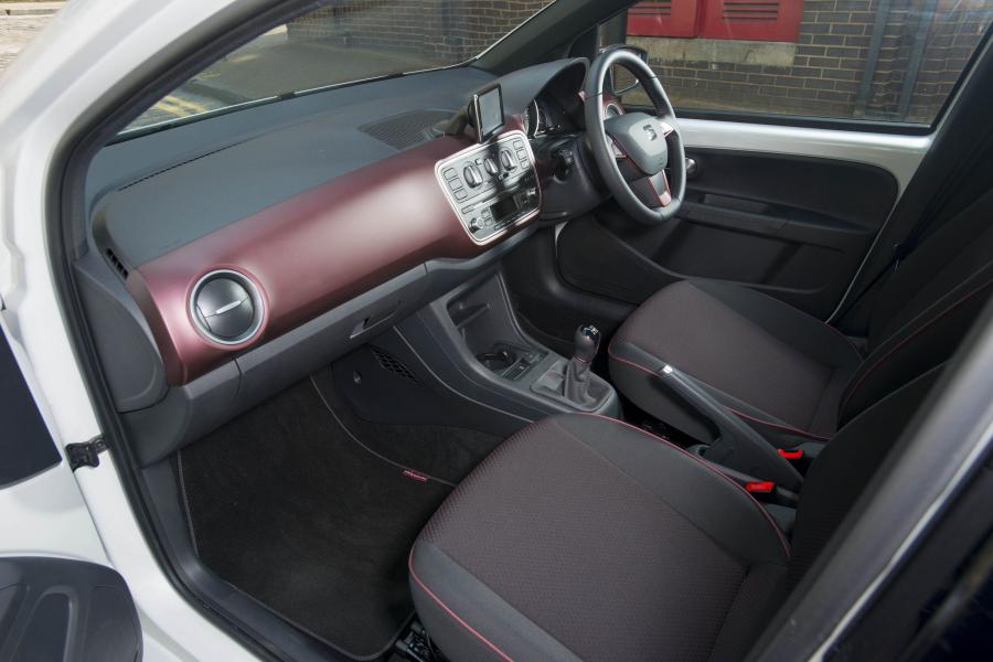 Интерьер Seat Mii by MANGO 5-Door 2016 года  (UK) (фото 15 из 30)